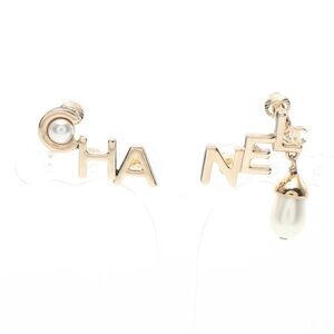 CHA-NEL Stud Crawler Earrings from 2022 collection.